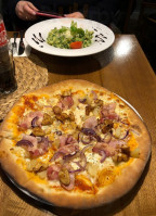 Batista Pizzeria food